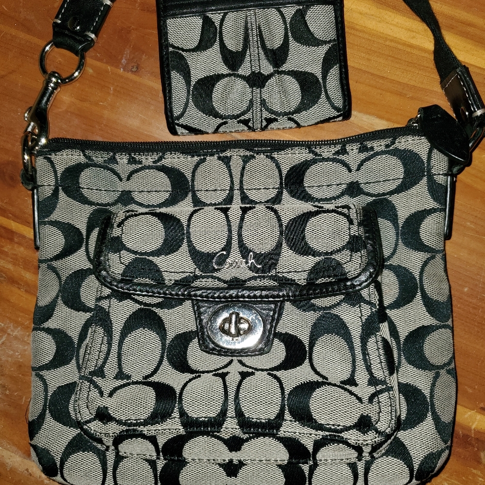 🔥🔥COACH CROSSBODY BAG & MATCHING WALLET